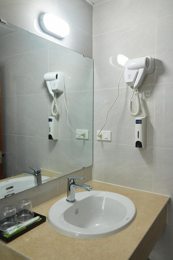 Van Nam Hotel Hạ Long Extérieur photo
